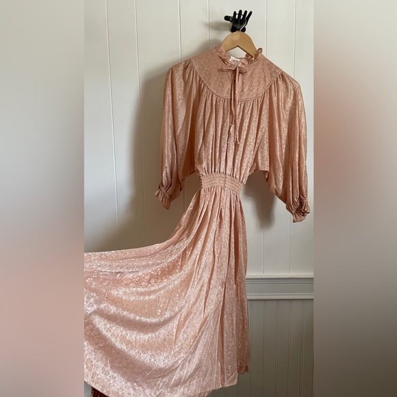 Vintage 70’s 7/8 Nude Blush Shimmery Floral Dress - Picture 4 of 11